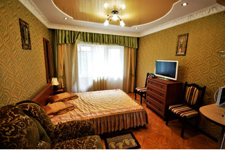 Полулюкс на двоих с кухней - на май 2500 руб., летом до 4000 руб.